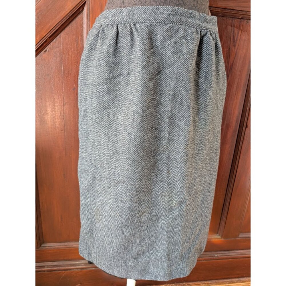 Pendleton Gray Herringbone Wool Skirt Size 12 midi Button Waist Closure